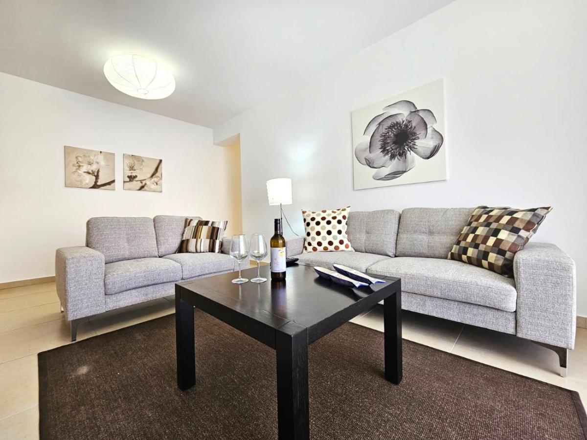 Elysia Park Apartments 파포스 외부 사진