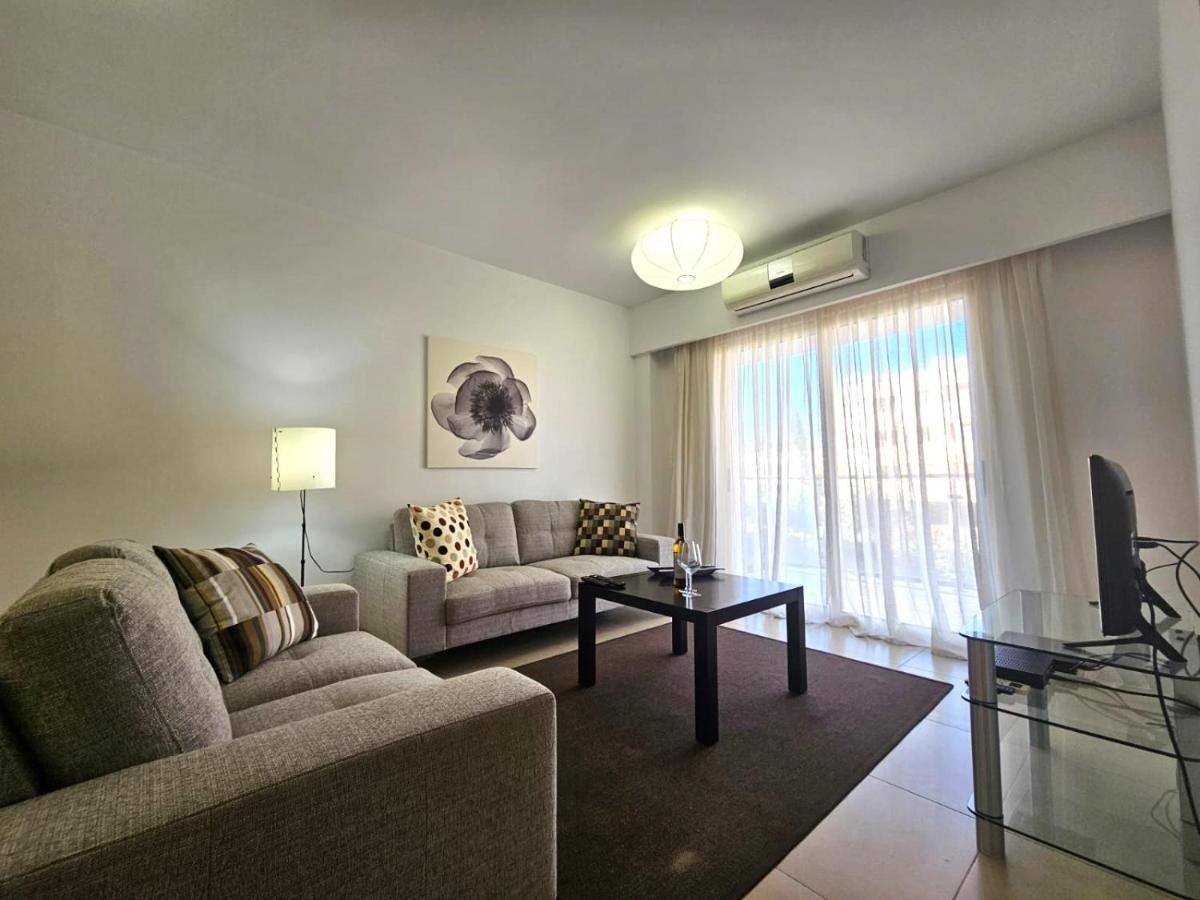 Elysia Park Apartments 파포스 외부 사진