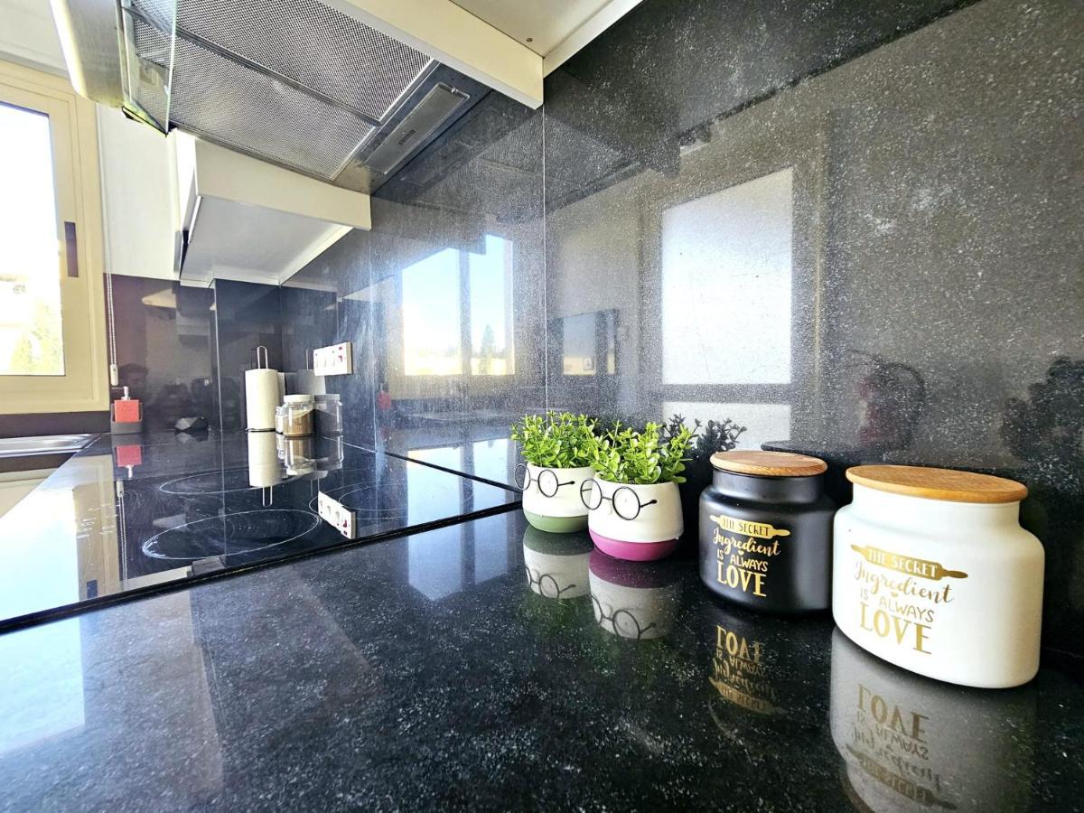 Elysia Park Apartments 파포스 외부 사진