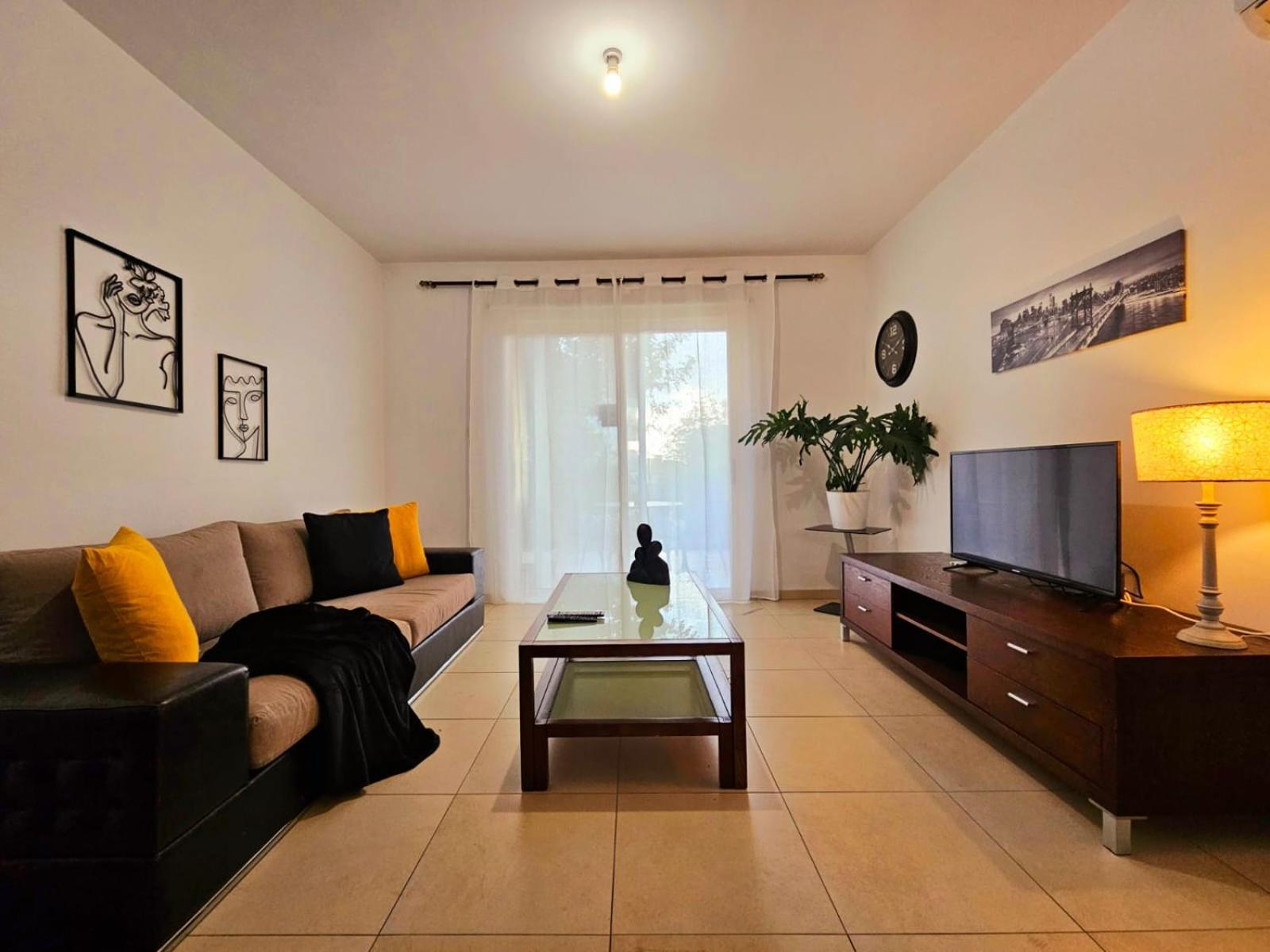 Elysia Park Apartments 파포스 외부 사진