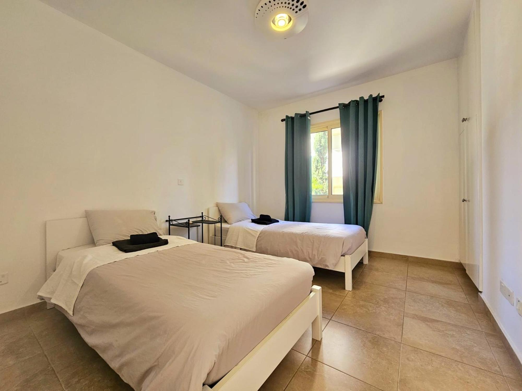 Elysia Park Apartments 파포스 외부 사진