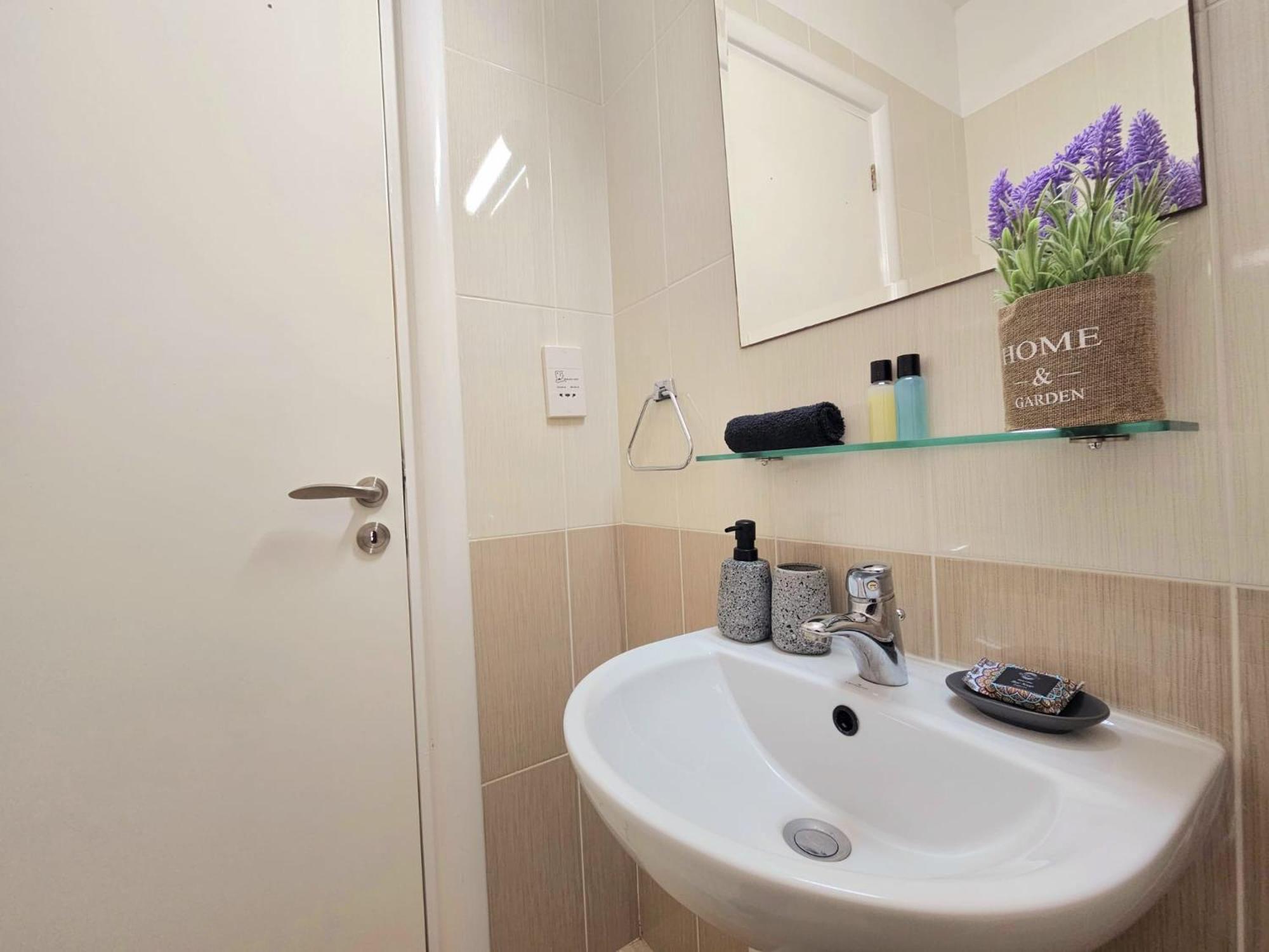 Elysia Park Apartments 파포스 외부 사진