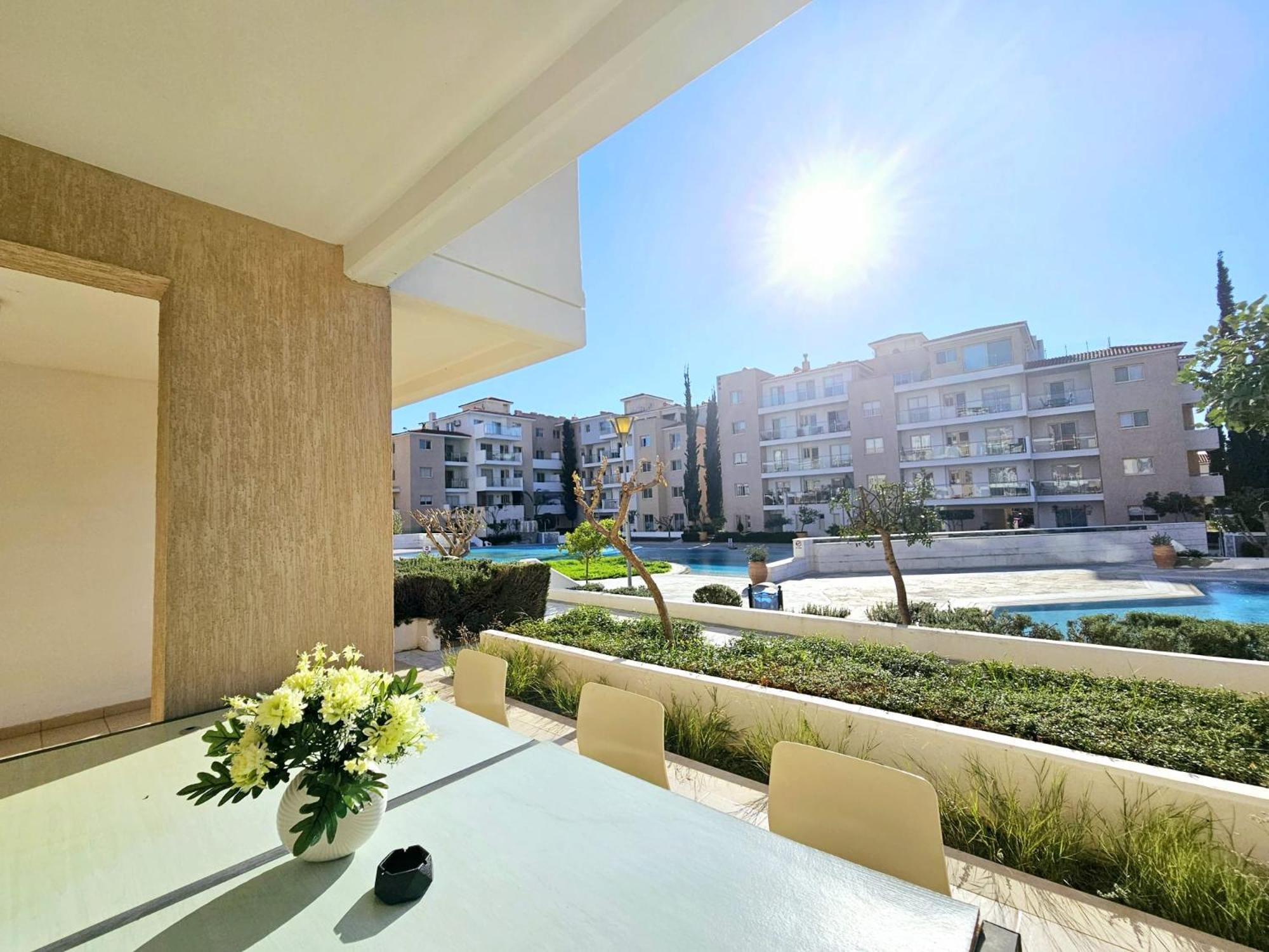 Elysia Park Apartments 파포스 외부 사진