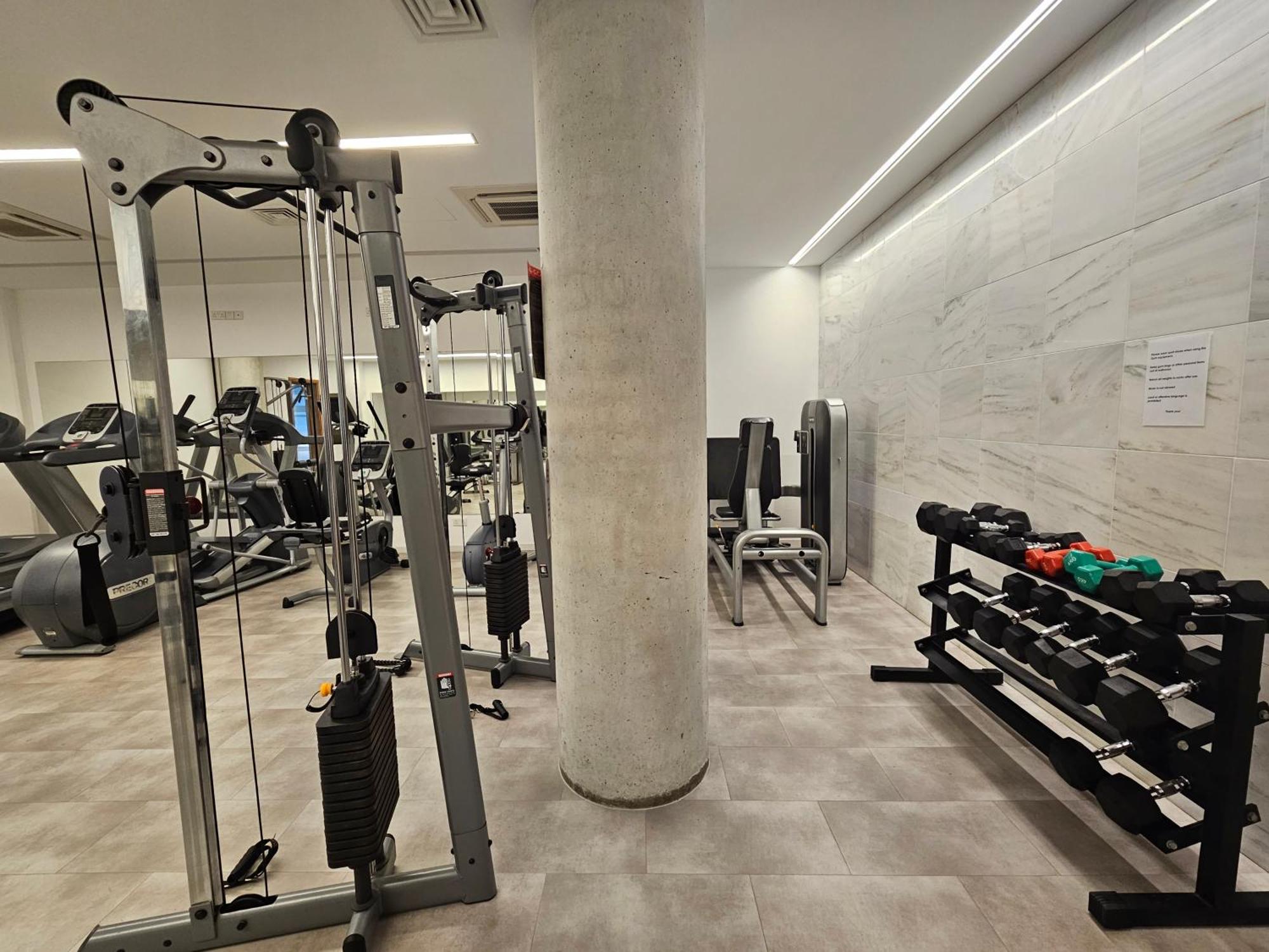 Elysia Park Apartments 파포스 외부 사진