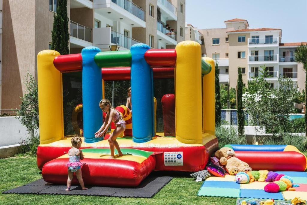 Elysia Park Apartments 파포스 외부 사진